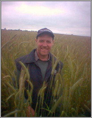 Photo: Jo Bradley (44kB)