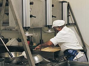 Photo: covering the curds with the pressing cloth